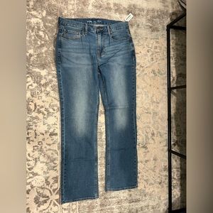 Old Navy blue jeans. New with tags, size 33/32!
